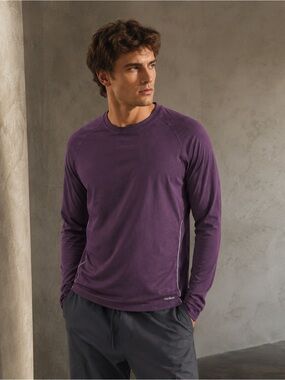 NWT Motion Men’s Midnight Plum Lights Out Crew Athletic Top Size Small